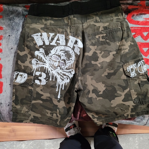 Various Reworked Graphic Men Shorts - Picture 2 of 6